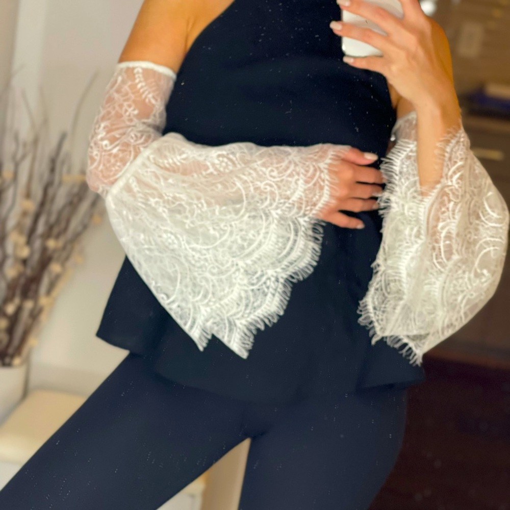 Mock neck open shoulder lace sleeves top. Isla Australia.Never worn🥲